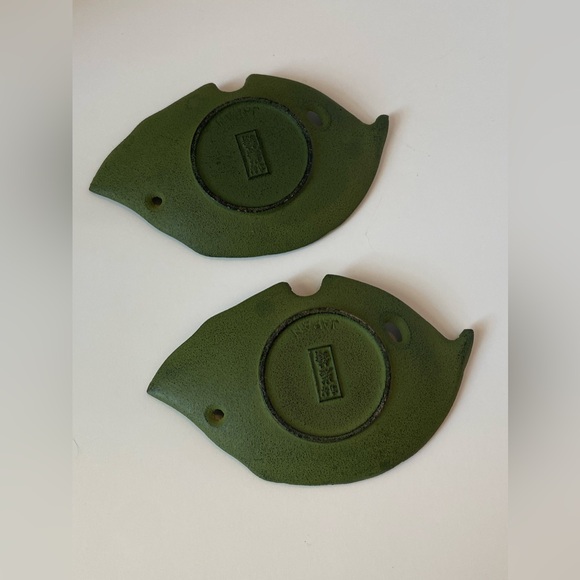 Set of 2 Cast Iron Green Leaves for tea cups or candles - Picture 3 of 3